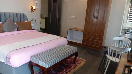 Deluxe King Room