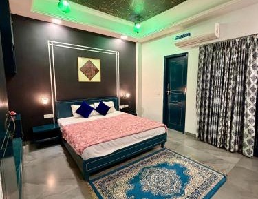 Deluxe Double Room (2 Adults + 1 Child)