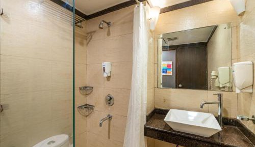 Bed in 4 Bed Female Only AC Dormitory Room with Ensuite Bathroom