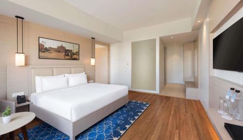 Privilege Suite with One-way airport transfer, 25% discount on F&B, Laundry and Transport, and Happy Hours from 6–8 pm at Lvell7