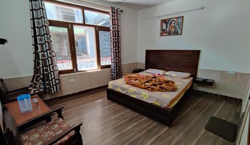 Deluxe Room (2 Adults + 1 Child)