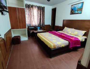Deluxe Double Room (2 Adults + 1 Child)