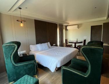 Suite with City View