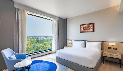 Executive Suite - One way Transfer to Rail St ; 15% discount on F&B (Soft Bev) ; 15% disc on Spa ; 15% discount on Laundry ; Happy Hours (1+1 on selected drinks) at "Palaash The Lounge Bar" 5PM-8PM ; Two 30 ml drinks+chef's choice snacks@"Palaash" 7-11PM