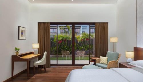 Deluxe with Garden, Guest room, King, Garden access - Complimentary HiTea by the Beach