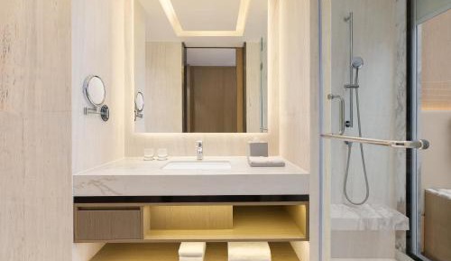 Deluxe King Room with Mountain View (Happy hours with 1+1 alcohol from 4 pm - 6:30 pm)