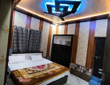 Deluxe Double Room (2 Adults + 1 Child)