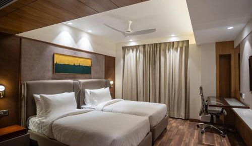 Deluxe Double or Twin Room with City View
