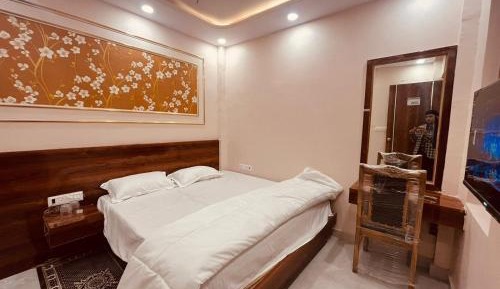Deluxe Double Room (2 Adults + 1 Child)