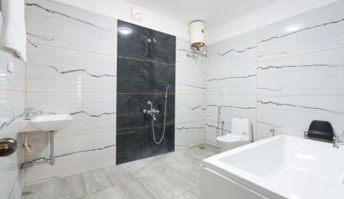Deluxe King Suite