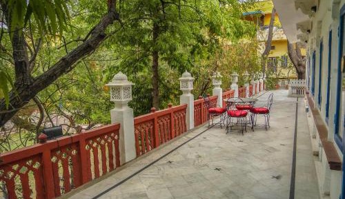 Courtyard Room: Enjoy Happy Hours with 1+1 offer