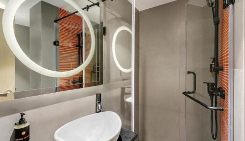 Luxe Queen Room