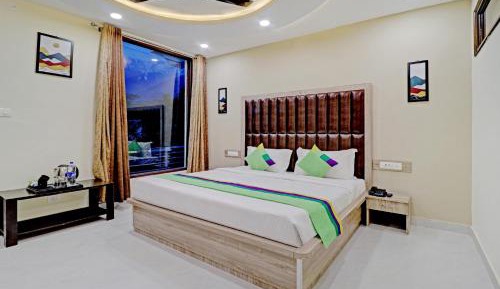 Standard Room with Balcony 