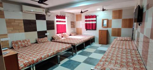 8-Bed Mixed Dormitory Room