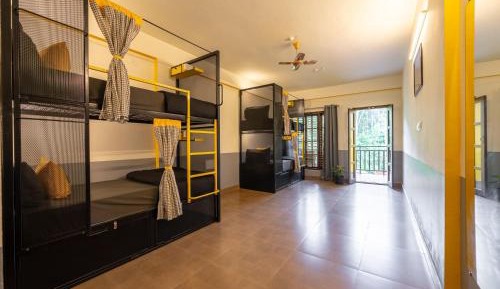 Bed in 4 Bed Mixed Dormitory with Balcony and Rainforest View