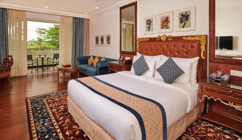 Executive Room - 10% Discount on Foods & Soft Beverages* | 15% Discounts on Laundry Services* | INR 500 spa credit during your stay on selective Massage services. TnC Apply.* | Free Minibar - 2 cans of soft Beverages (Once on Arrival)