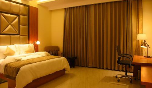 Deluxe Queen Room
