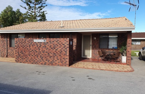 Jurien Bay Hotel | Ocean Beach Chalet 18