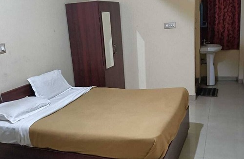 Dharwad Hotel | iROOMZ Hotel Vishwa Lodging