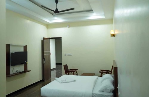 Vadavalli Hotel | HOTEL NIVETHA INN