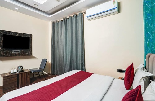 New Delhi Hotel | Hotel Twamev Couple Friendly Laxmi Nagar