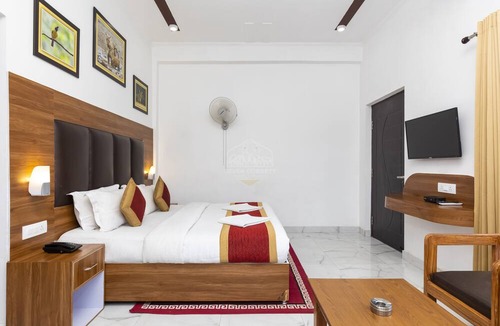 Bail Parao Hotel | Seven Corbett Resort