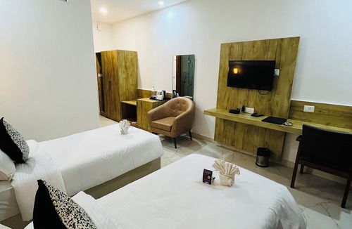 Sidhpur Hotel | Click Collection The Abode Dharamshala