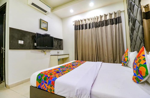 Karol Bagh Hotel | FabHotel Yug Villa