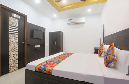 Lanka Hotel | Fabexpress Banarasi Kothi