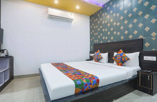 Lanka Hotel | Fabexpress Banarasi Kothi