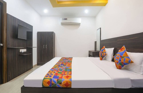 Lanka Hotel | Fabexpress Banarasi Kothi