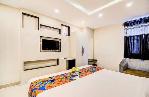 5th Block Hotel | Fabhotel Corporate Crown