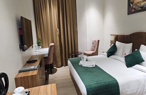 Aligarh Hotel | Hotel Gold In Leaf