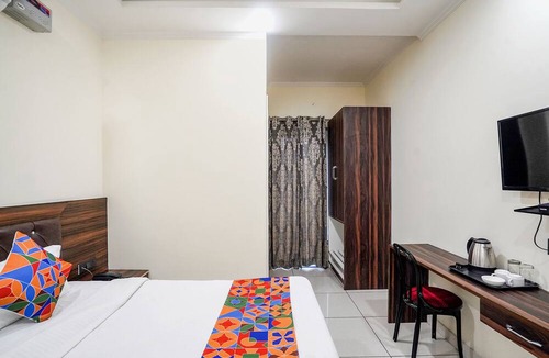 Greater Noida Hotel | Fabhotel 17 Suites