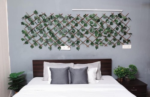Sainik Farm Hotel | Roomshala 081 Manya Residency