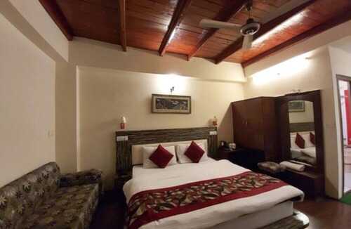 Nainital Hotel | Goroomgo Moon Nainital
