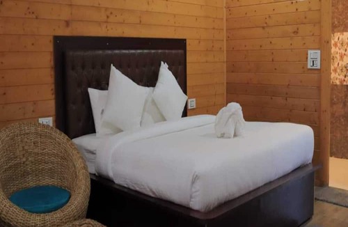 Lansdowne Hotel | Katyuri Nature View Resort