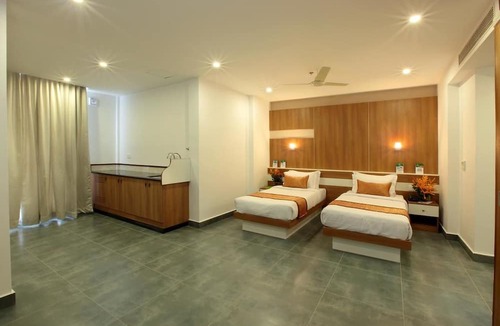 Kothamangalam Hotel | The Silvertips