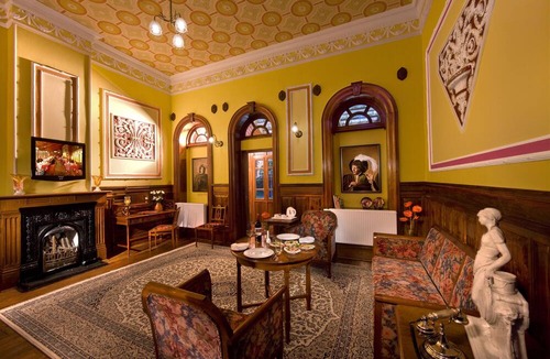 West Mere Hotel | WelcomHeritage Fernhills Royal Palace