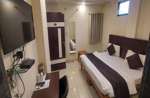 Sindhi Camp Hotel | Hotel Rashika Palace