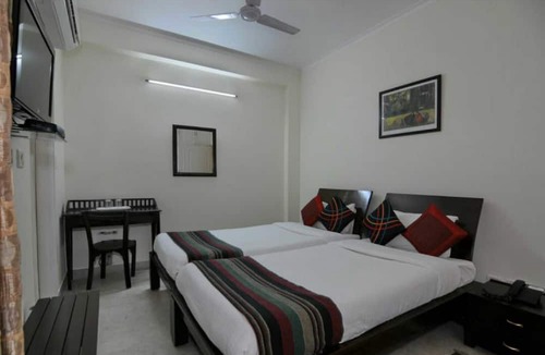 Dwarka Bed & Breakfast | Mehra Residency at the Airport