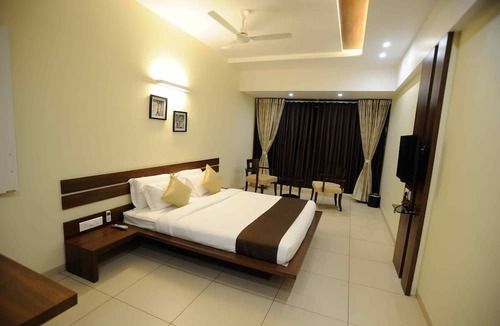 Kolhapur Hotel | Hotel 3 Leaves Kolhapur