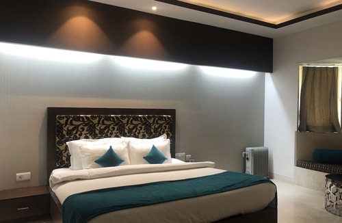 Bhiwadi Hotel | Golden Huts Resorts