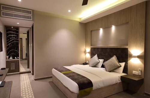 Kanpur Hotel | Kingston Resort