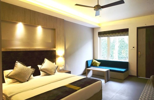 Kanpur Hotel | Kingston Resort