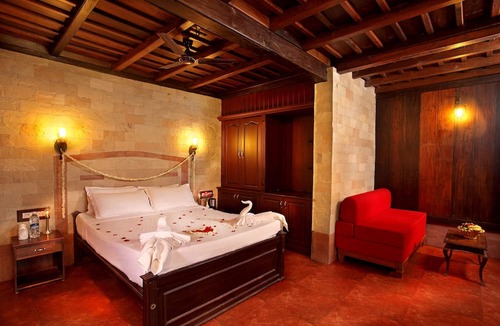 Ezhupunna Hotel | Kondai Lip Backwater Heritage Resort