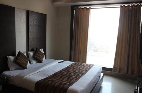 Civil Lines Hotel | Hotel Galaxy