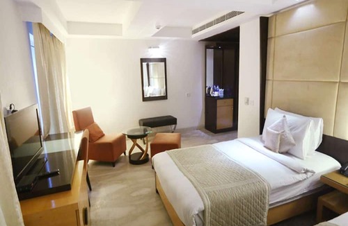 New Delhi Hotel | Venizia Sarovar Portico Delhi