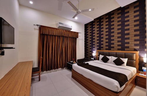 Mirzapur Hotel | GenX Mirzapur