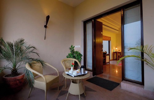 Achrol Hotel | Achrol Niwas A TreeHouse Hotel